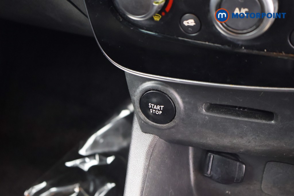 Renault Clio Iconic Manual Petrol Hatchback - Stock Number (1628096) - 11th supplementary image