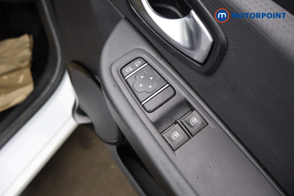 Renault Clio Iconic Manual Petrol Hatchback - Stock Number (1628096) - 18th supplementary image