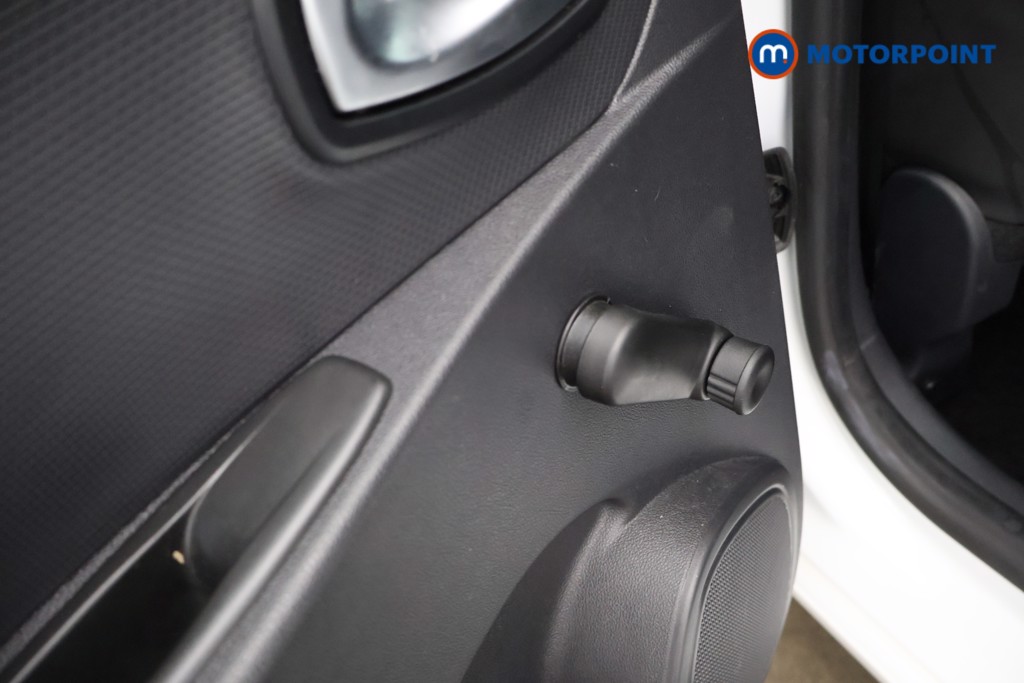 Renault Clio Iconic Manual Petrol Hatchback - Stock Number (1628096) - 27th supplementary image