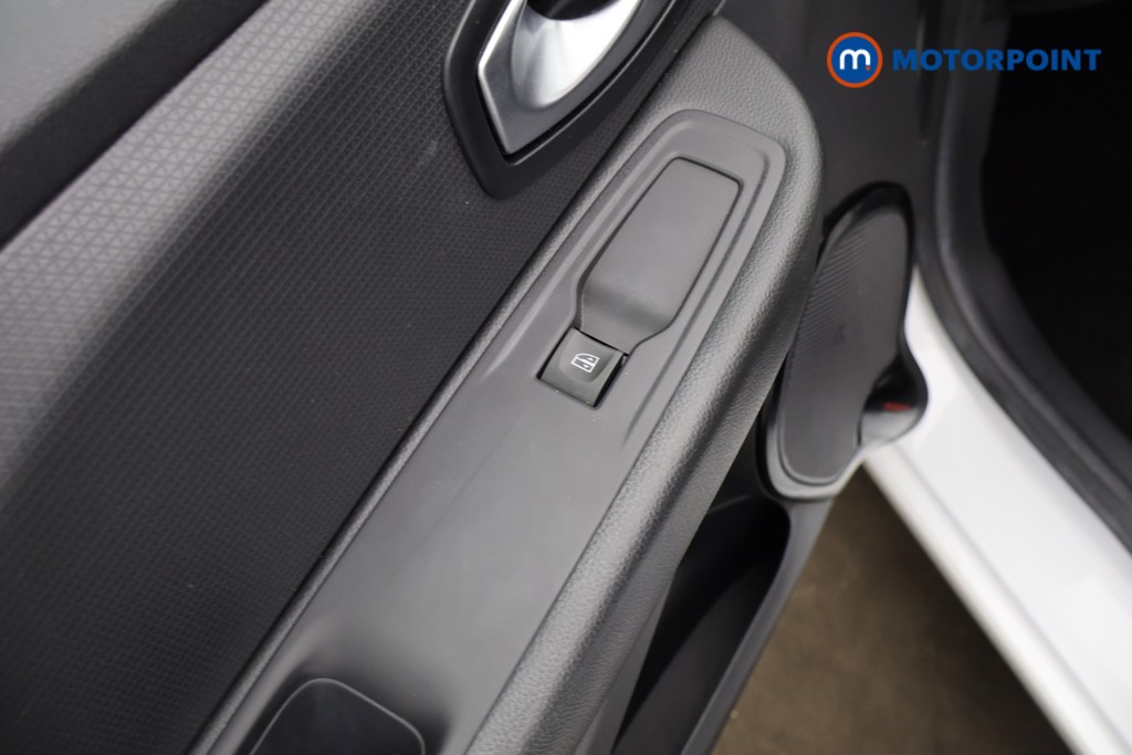 Renault Clio Iconic Manual Petrol Hatchback - Stock Number (1628096) - 29th supplementary image