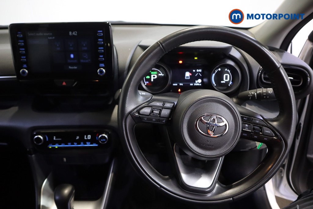 Toyota Yaris Design Automatic Petrol-Electric Hybrid Hatchback - Stock Number (1628233) - 5th supplementary image