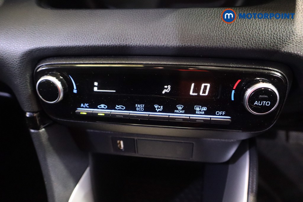 Toyota Yaris Design Automatic Petrol-Electric Hybrid Hatchback - Stock Number (1628233) - 6th supplementary image