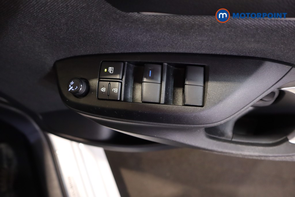 Toyota Yaris Design Automatic Petrol-Electric Hybrid Hatchback - Stock Number (1628233) - 14th supplementary image