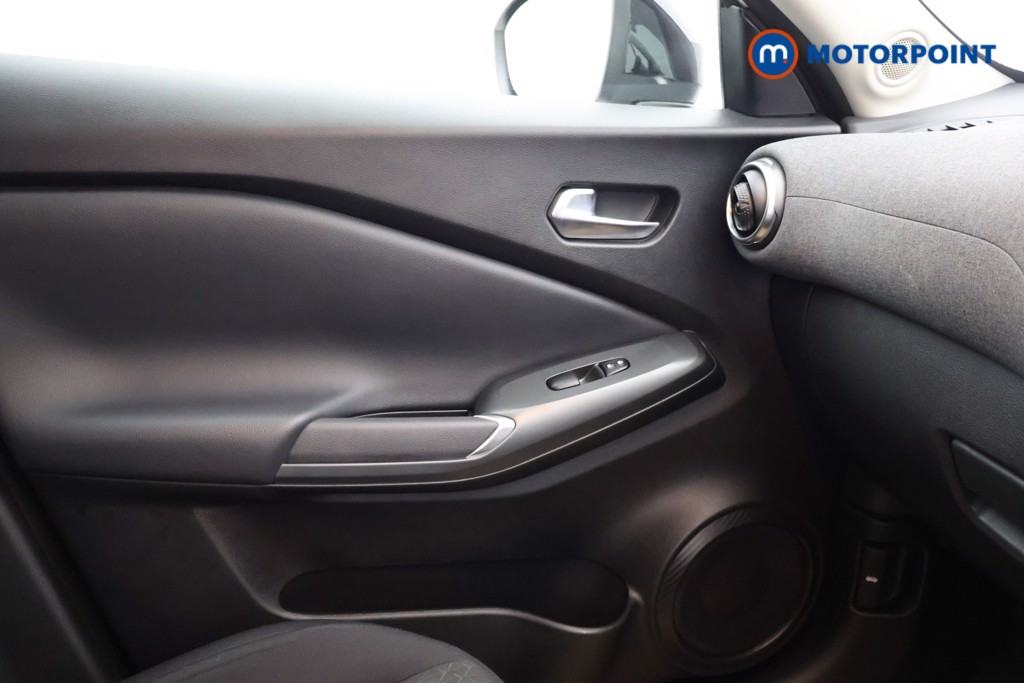 Nissan Juke Acenta Premium Manual Petrol SUV - Stock Number (1628479) - 14th supplementary image