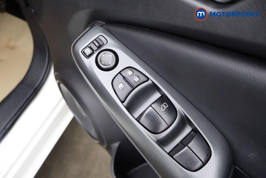 Nissan Juke Acenta Premium Manual Petrol SUV - Stock Number (1628479) - 17th supplementary image