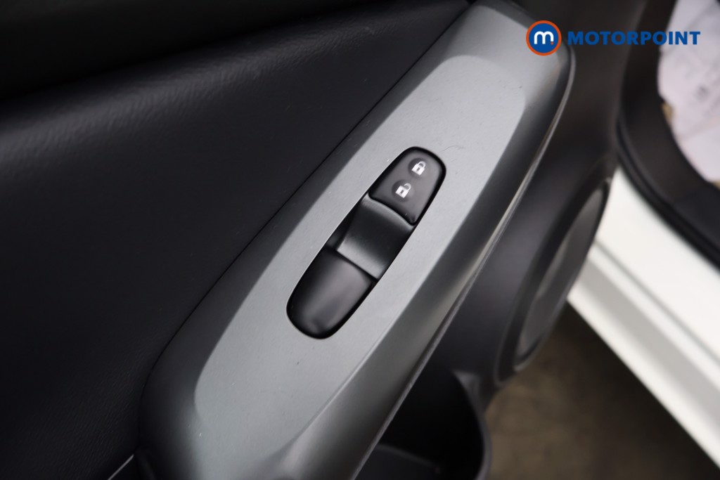 Nissan Juke Acenta Premium Manual Petrol SUV - Stock Number (1628479) - 28th supplementary image