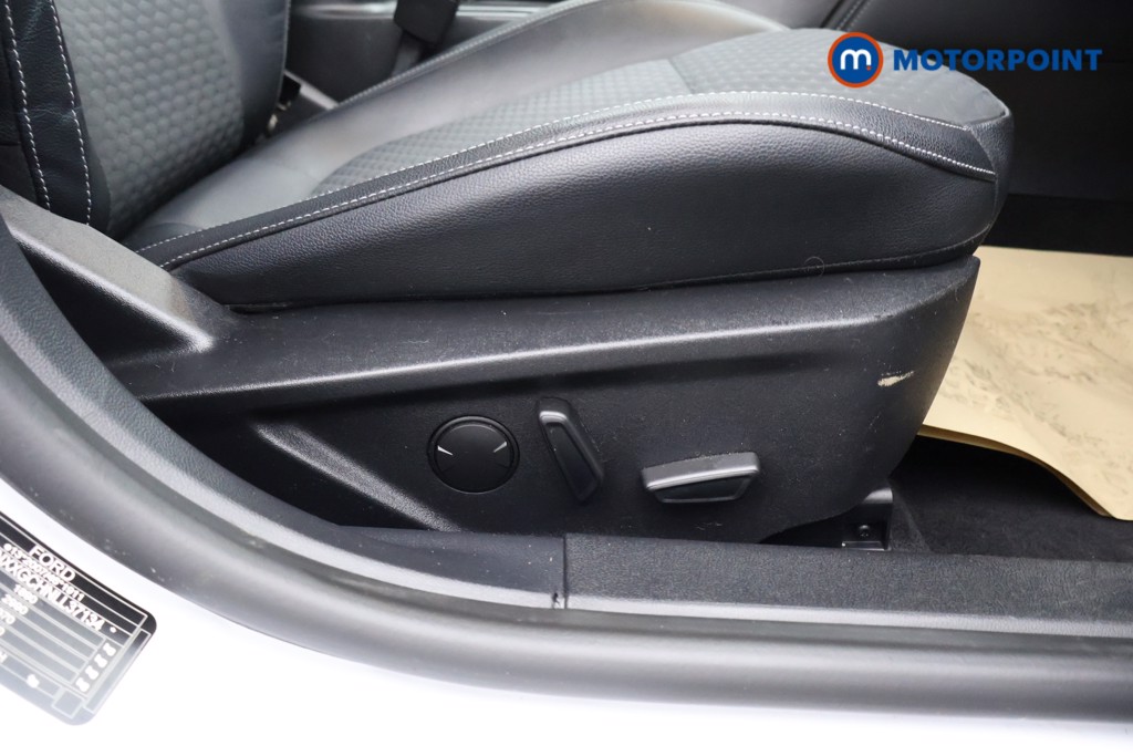 Ford Focus Titanium X Edition Manual Petrol Hatchback - Stock Number (1630699) - 20th supplementary image