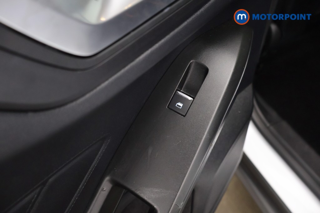 Ford Focus Titanium X Edition Manual Petrol Hatchback - Stock Number (1630699) - 30th supplementary image