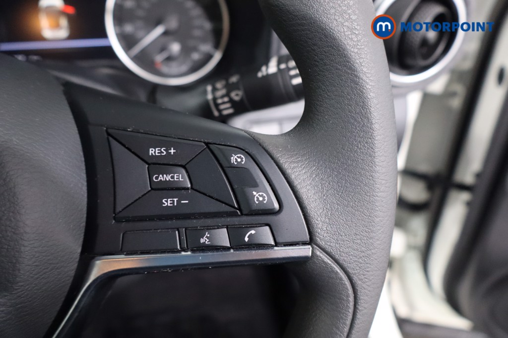 Nissan Juke Acenta Premium Manual Petrol SUV - Stock Number (1628289) - 8th supplementary image