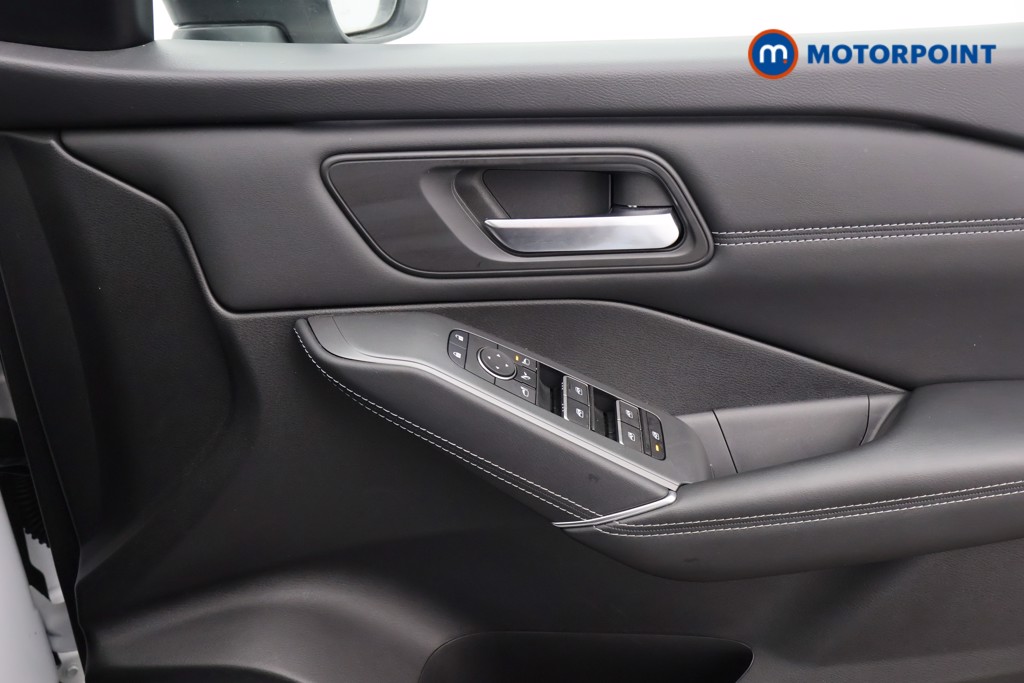 Nissan Qashqai N-Connecta Manual Petrol SUV - Stock Number (1630381) - 9th supplementary image
