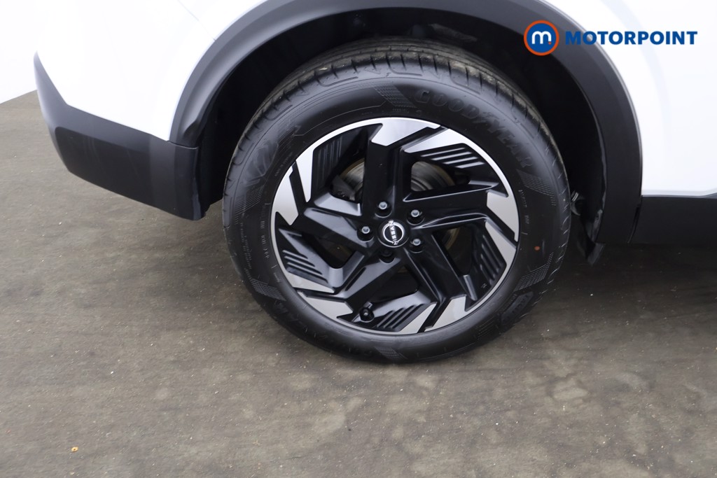 Nissan Qashqai N-Connecta Manual Petrol SUV - Stock Number (1630381) - 18th supplementary image