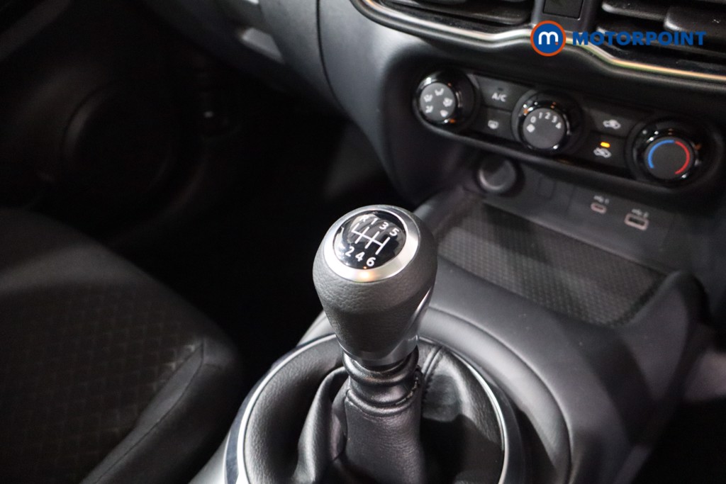 Nissan Juke Acenta Premium Manual Petrol SUV - Stock Number (1628963) - 17th supplementary image