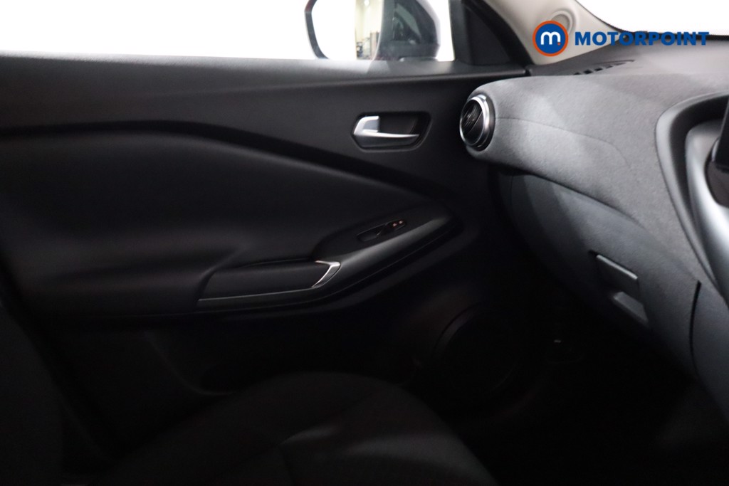 Nissan Juke Acenta Premium Manual Petrol SUV - Stock Number (1628963) - 23rd supplementary image