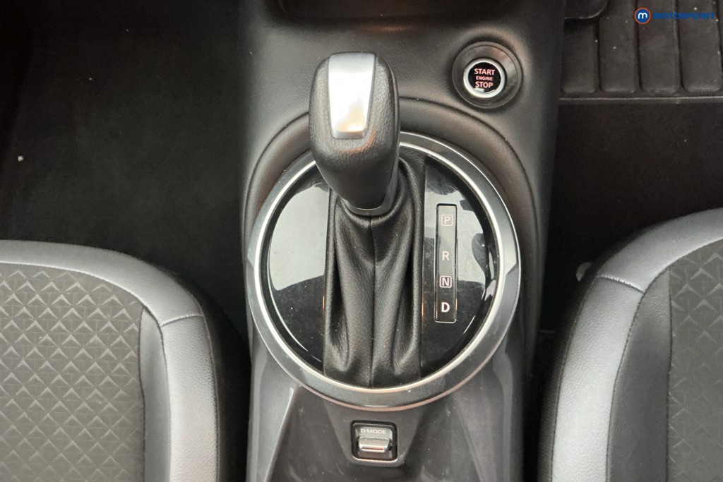 Nissan Juke N-Connecta Automatic Petrol SUV - Stock Number (1586039) - 16th supplementary image
