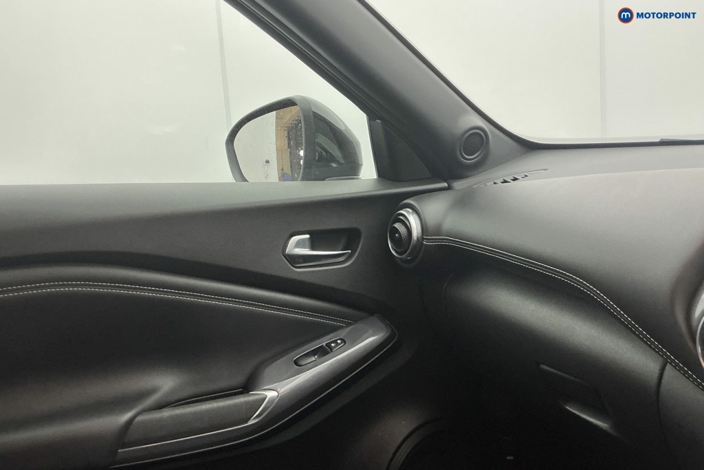 Nissan Juke N-Connecta Automatic Petrol SUV - Stock Number (1586039) - 20th supplementary image