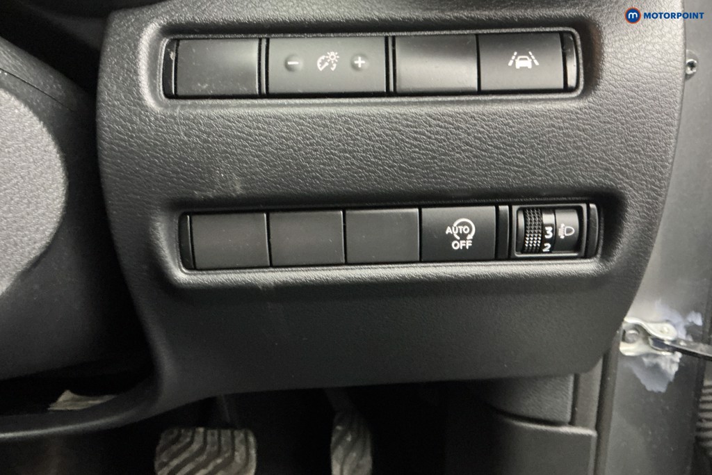 Nissan Juke N-Connecta Automatic Petrol SUV - Stock Number (1586039) - 23rd supplementary image