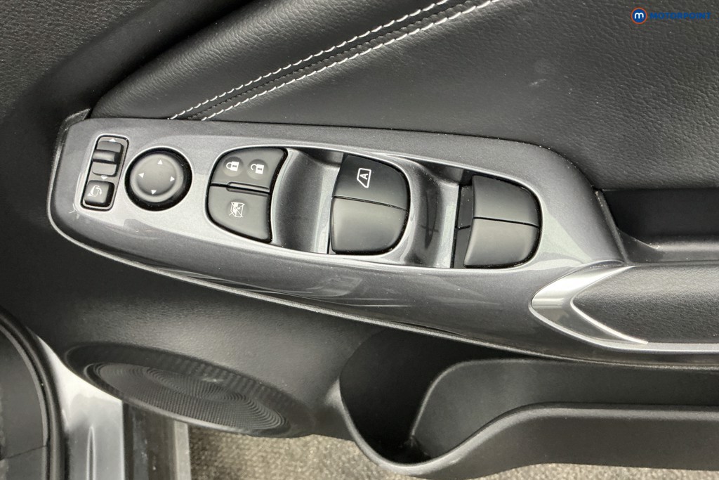 Nissan Juke N-Connecta Automatic Petrol SUV - Stock Number (1586039) - 25th supplementary image