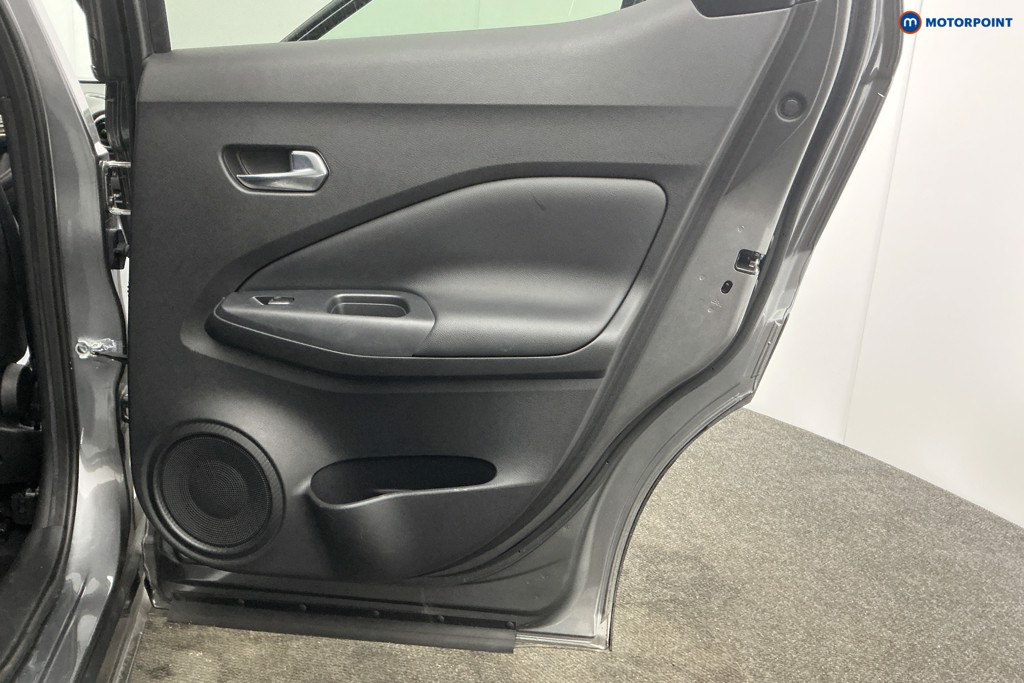 Nissan Juke N-Connecta Automatic Petrol SUV - Stock Number (1586039) - 26th supplementary image