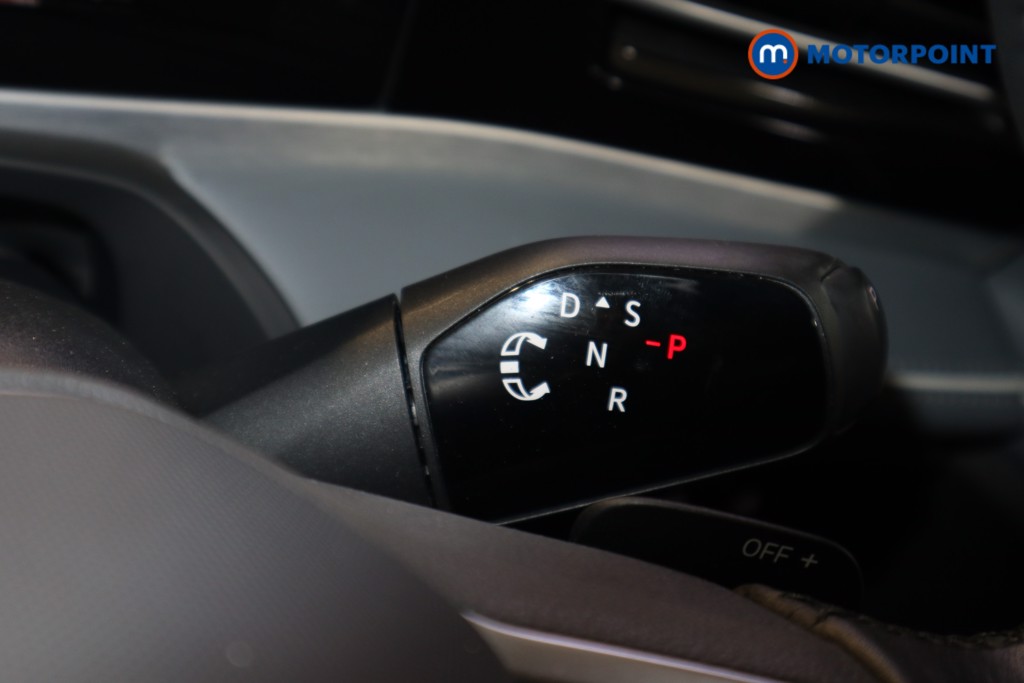 Volkswagen Passat Life Automatic Petrol Plug-In Hybrid Estate - Stock Number (1620882) - 5th supplementary image