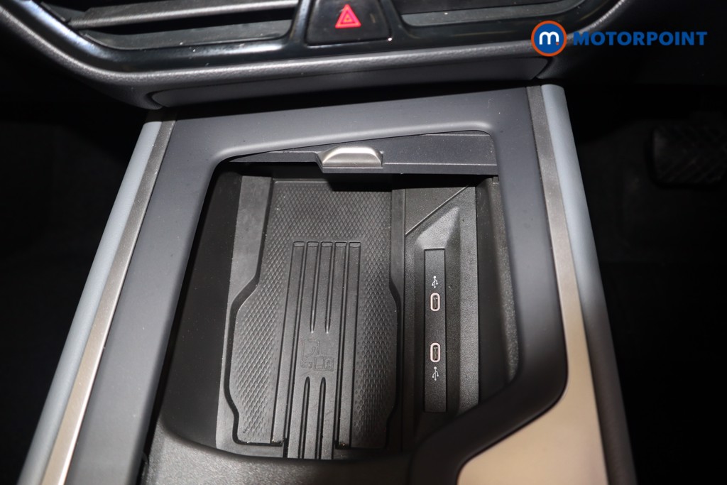 Volkswagen Passat Life Automatic Petrol Plug-In Hybrid Estate - Stock Number (1620882) - 11th supplementary image