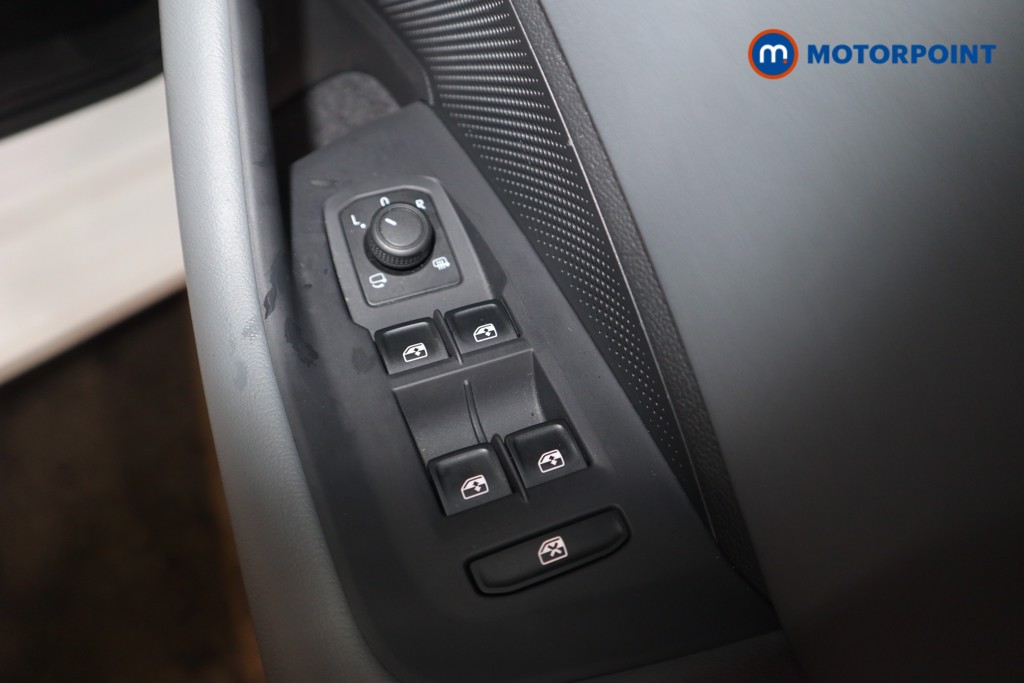 Volkswagen Passat Life Automatic Petrol Plug-In Hybrid Estate - Stock Number (1620882) - 14th supplementary image