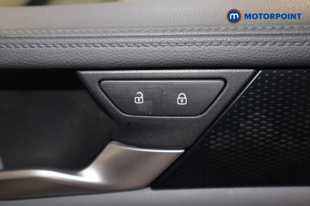 Volkswagen Passat Life Automatic Petrol Plug-In Hybrid Estate - Stock Number (1620882) - 15th supplementary image