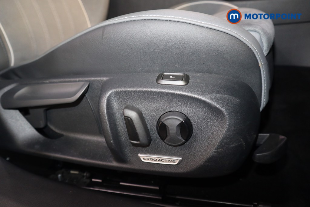 Volkswagen Passat Life Automatic Petrol Plug-In Hybrid Estate - Stock Number (1620882) - 16th supplementary image