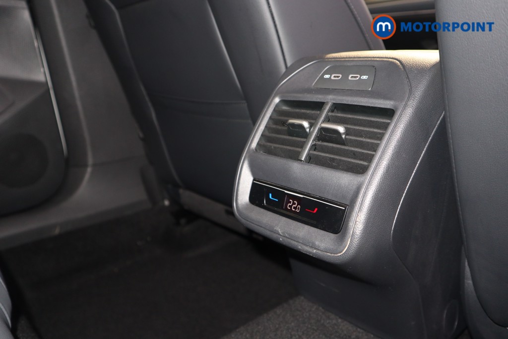 Volkswagen Passat Life Automatic Petrol Plug-In Hybrid Estate - Stock Number (1620882) - 21st supplementary image