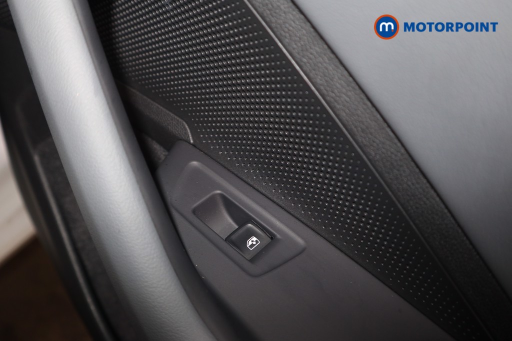 Volkswagen Passat Life Automatic Petrol Plug-In Hybrid Estate - Stock Number (1620882) - 22nd supplementary image