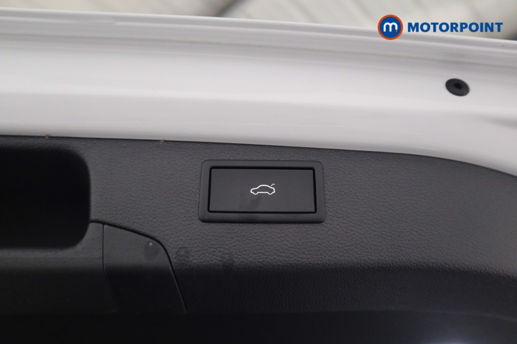 Volkswagen Passat Life Automatic Petrol Plug-In Hybrid Estate - Stock Number (1620882) - 24th supplementary image