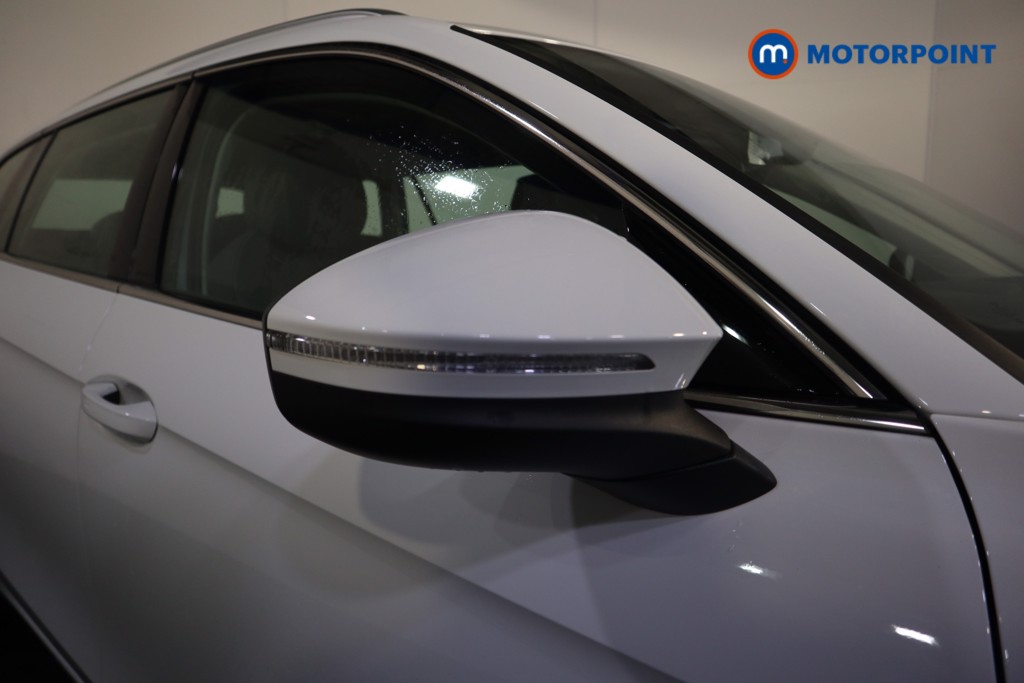 Volkswagen Passat Life Automatic Petrol Plug-In Hybrid Estate - Stock Number (1620882) - 37th supplementary image