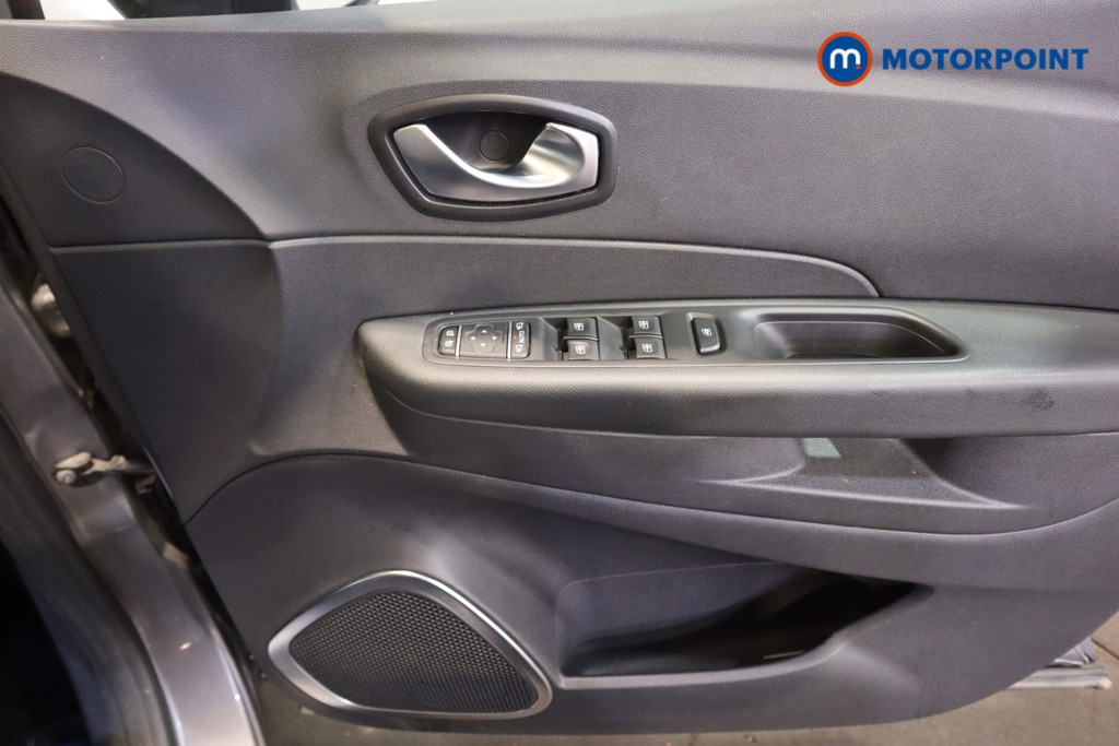Renault Captur Iconic Manual Petrol SUV - Stock Number (1622310) - 8th supplementary image