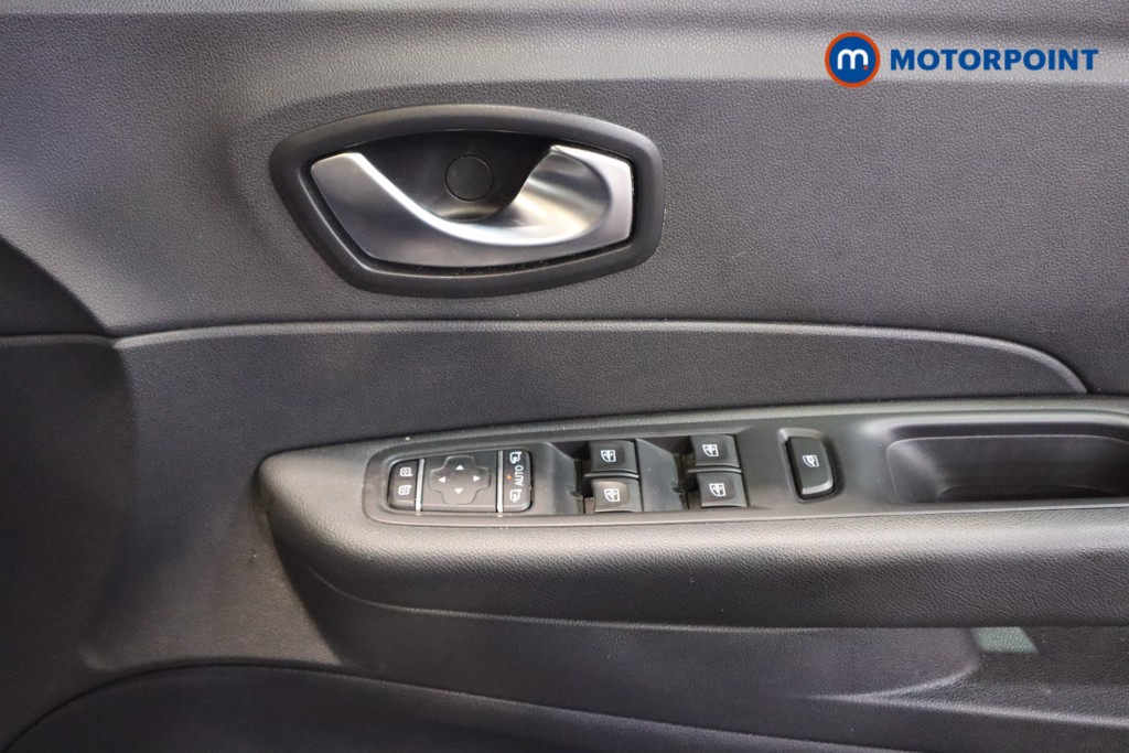 Renault Captur Iconic Manual Petrol SUV - Stock Number (1622310) - 9th supplementary image