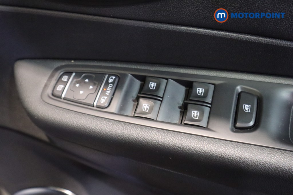 Renault Captur Iconic Manual Petrol SUV - Stock Number (1622310) - 10th supplementary image