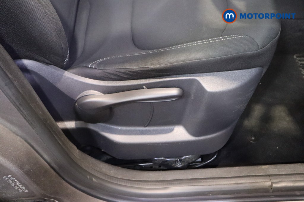 Renault Captur Iconic Manual Petrol SUV - Stock Number (1622310) - 15th supplementary image