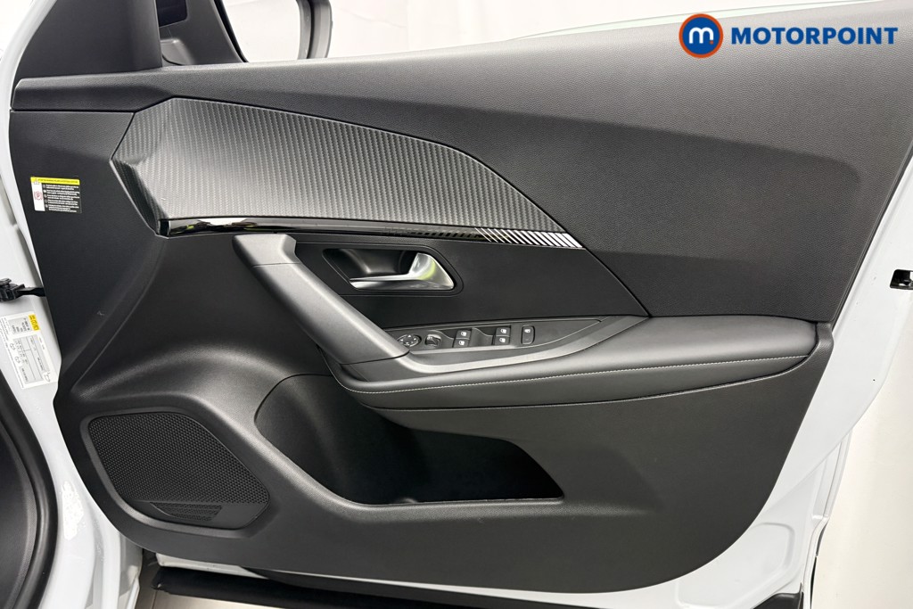 Peugeot 2008 Allure Manual Petrol SUV - Stock Number (1624939) - 17th supplementary image