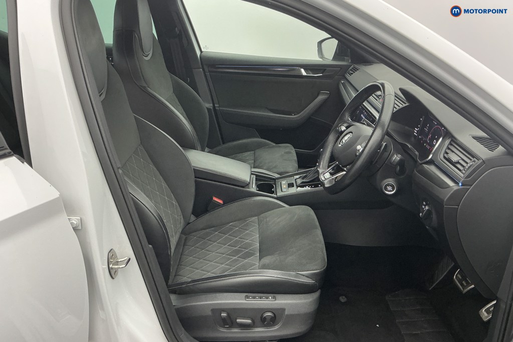 Skoda Superb Sport Line Plus Automatic Petrol Hatchback - Stock Number (1626107) - 5th supplementary image