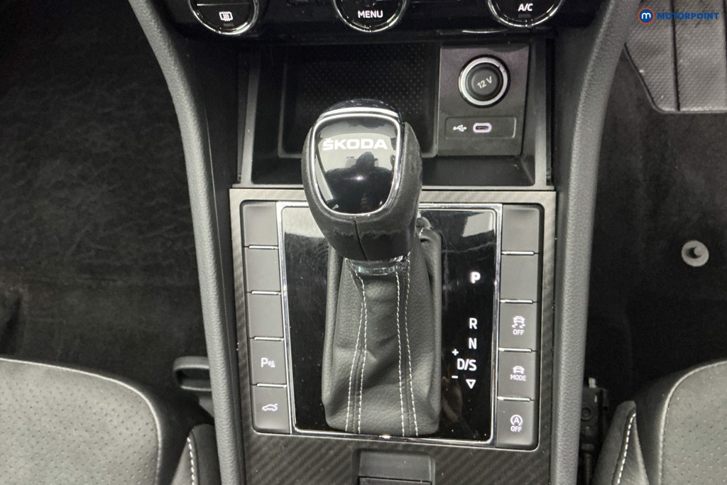 Skoda Superb Sport Line Plus Automatic Petrol Hatchback - Stock Number (1626107) - 18th supplementary image