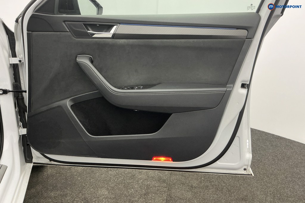 Skoda Superb Sport Line Plus Automatic Petrol Hatchback - Stock Number (1626107) - 29th supplementary image