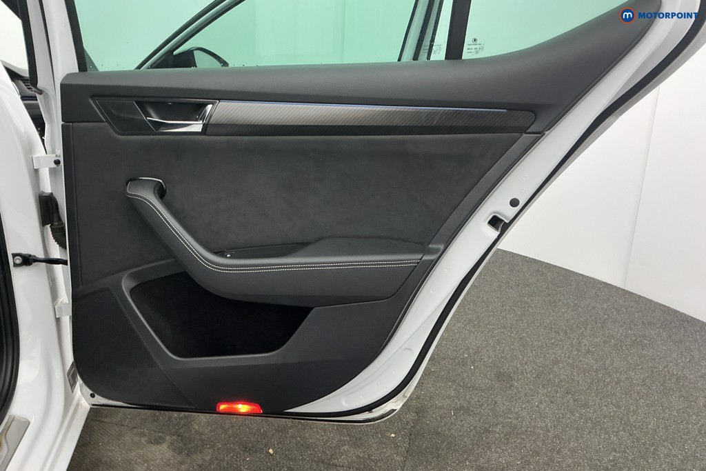 Skoda Superb Sport Line Plus Automatic Petrol Hatchback - Stock Number (1626107) - 31st supplementary image