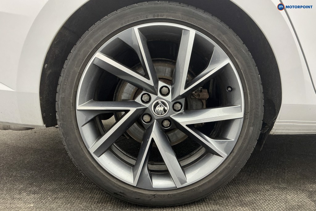 Skoda Superb Sport Line Plus Automatic Petrol Hatchback - Stock Number (1626107) - 39th supplementary image