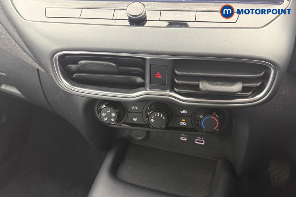 Nissan Juke Acenta Premium Manual Petrol SUV - Stock Number (1626602) - 5th supplementary image