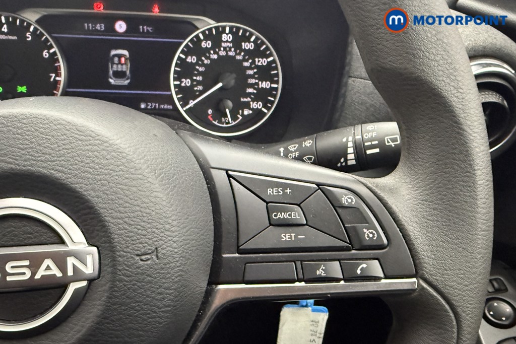 Nissan Juke Acenta Premium Manual Petrol SUV - Stock Number (1626602) - 9th supplementary image