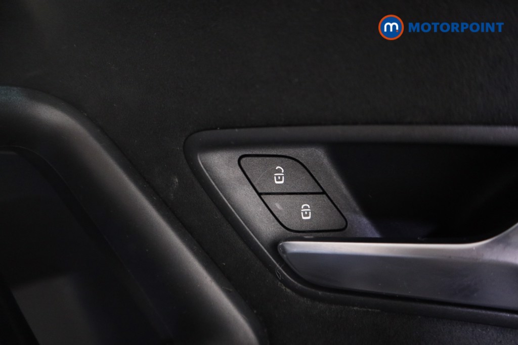 Mercedes-Benz A Class Amg Line Manual Petrol Hatchback - Stock Number (1628229) - 14th supplementary image