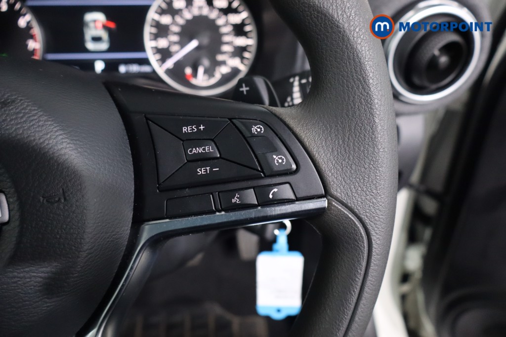 Nissan Juke Acenta Premium Automatic Petrol SUV - Stock Number (1628496) - 8th supplementary image