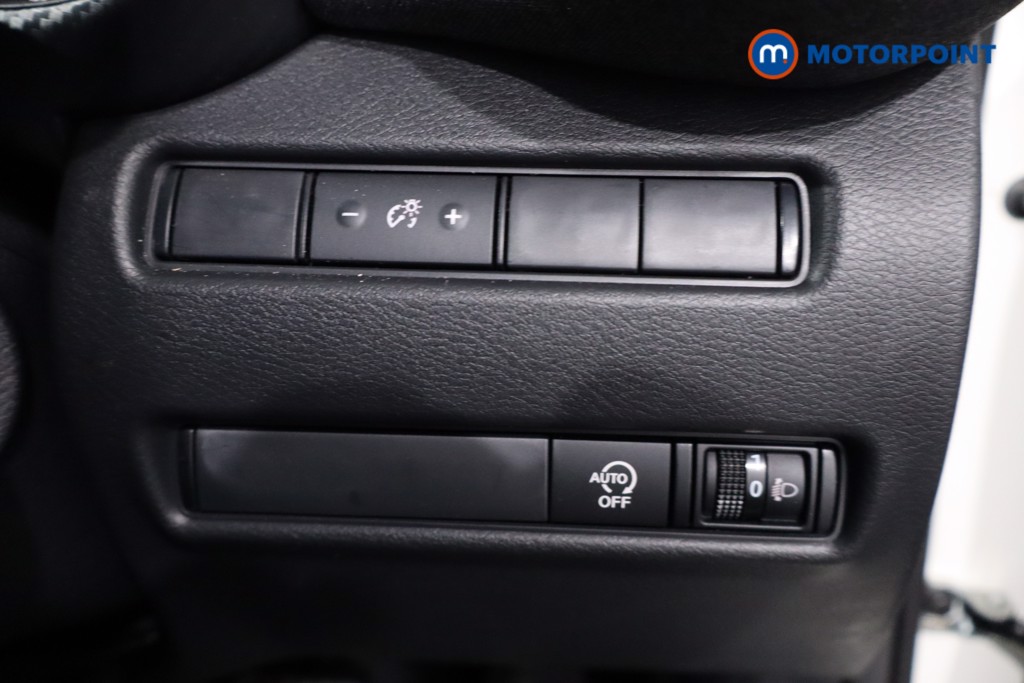 Nissan Juke Acenta Premium Automatic Petrol SUV - Stock Number (1628496) - 17th supplementary image