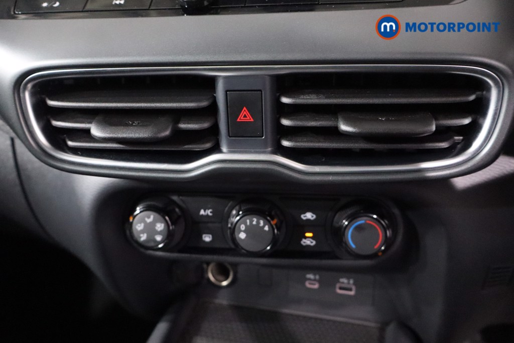 Nissan Juke Acenta Premium Automatic Petrol SUV - Stock Number (1628496) - 22nd supplementary image