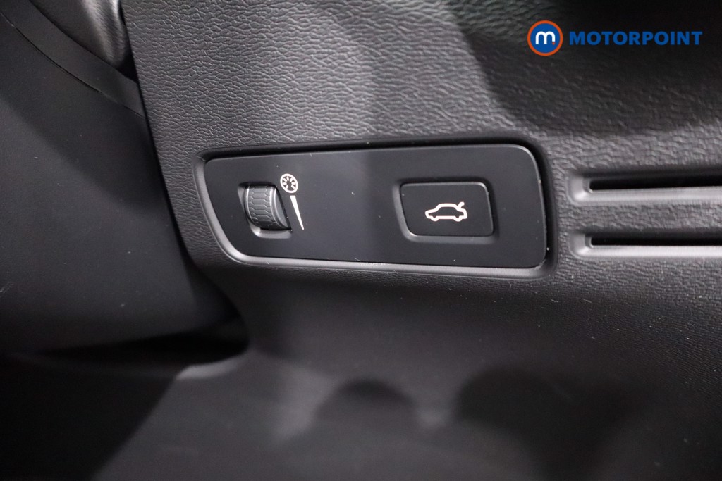 Volvo Xc40 R Design Pro Automatic Petrol SUV - Stock Number (1628544) - 17th supplementary image