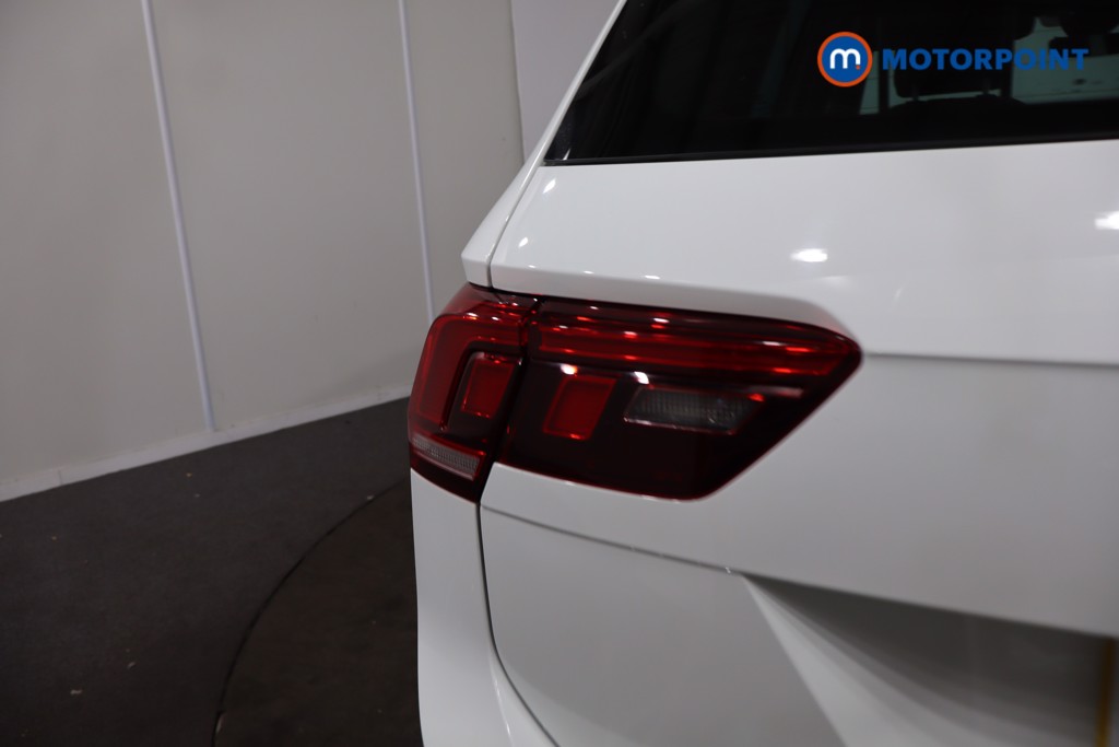 Volkswagen Tiguan R-Line Edition Automatic Petrol SUV - Stock Number (1628581) - 43rd supplementary image