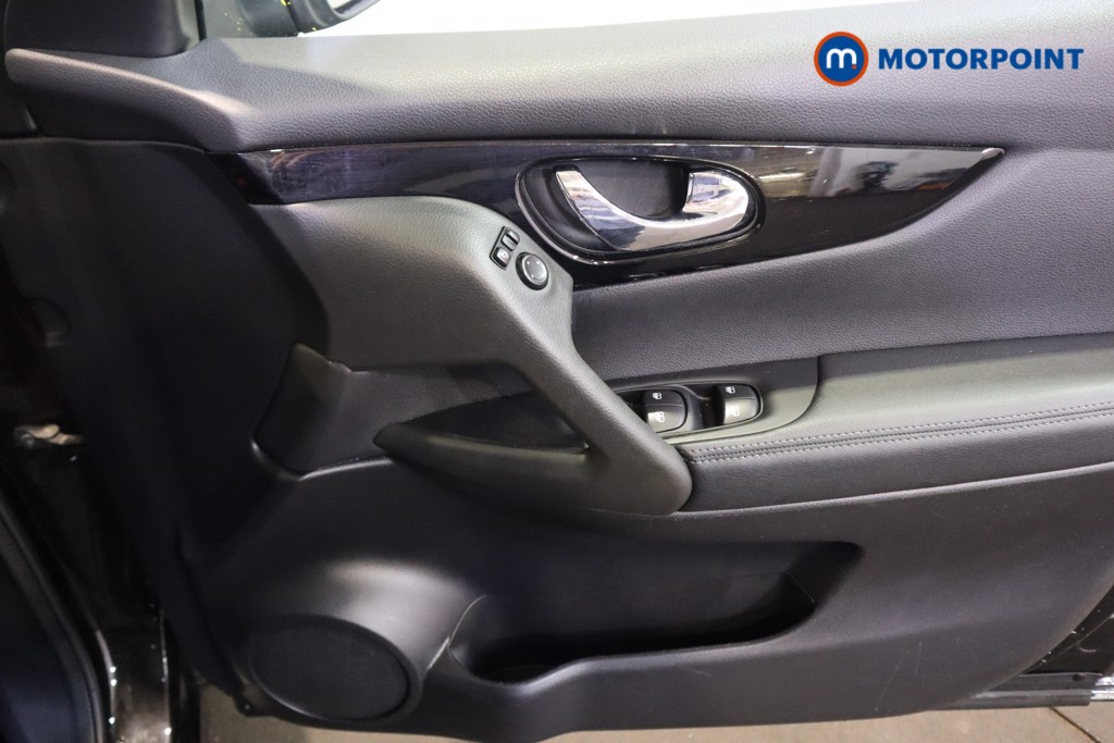Nissan Qashqai Acenta Premium Manual Diesel SUV - Stock Number (1610023) - 9th supplementary image